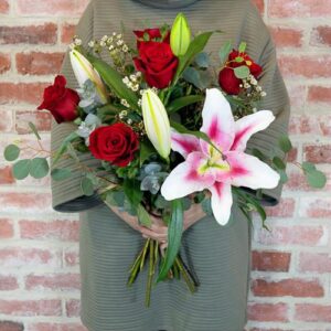 Ramo de rosas y Lilium